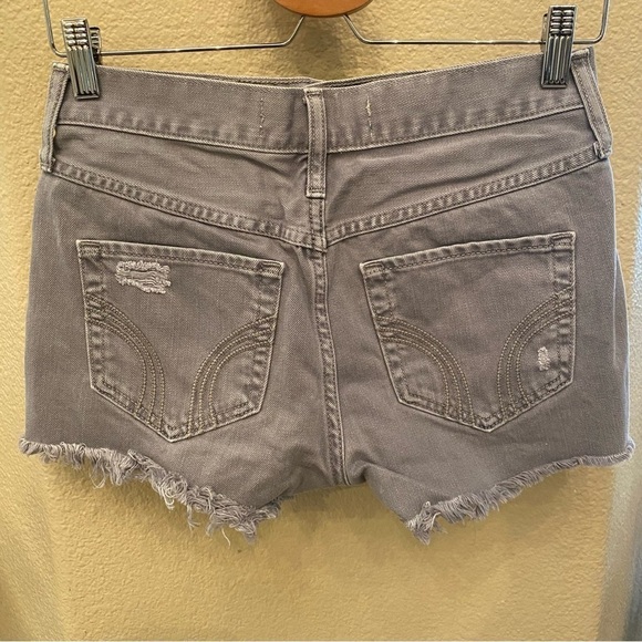 HOLLISTER Light Gray Ripped Raw Hem High Rise Button Fly Jean Shorts Size 26 - Picture 5 of 8